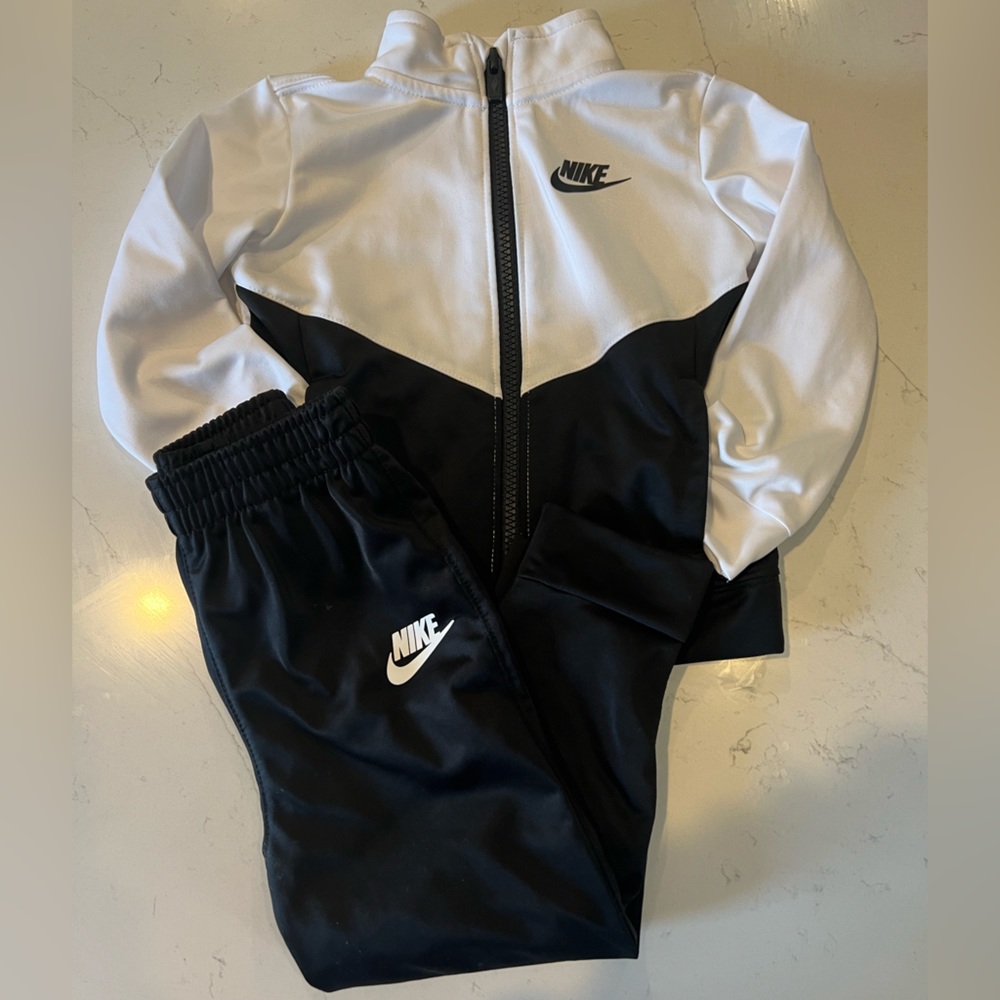 Nike track suit -24 months
